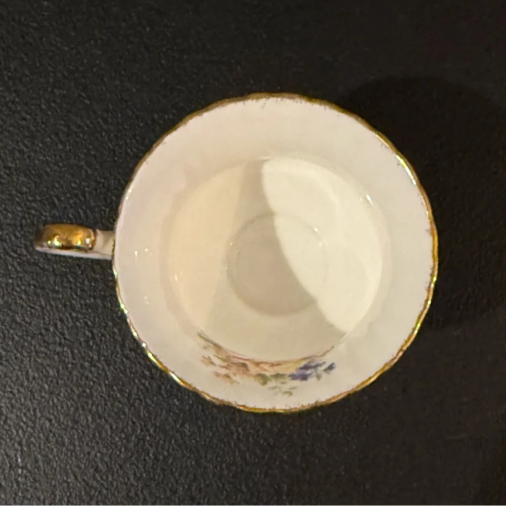 Paragon By Appointment To Her Majesty The Queen Bone China Tea Cup Floral Golden
